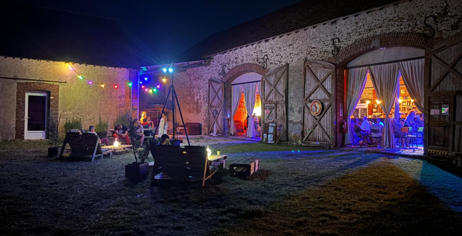 Venez fêter vos événements entre amis u en famille à la Grange, salle événementielle à Courtenay 